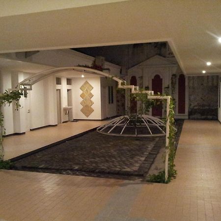 Loxy Inn Surabaya Eksteriør bilde